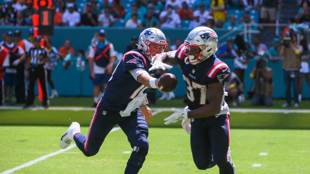 Patriots QB Mac Jones (10), RB Damien Harris (37)
